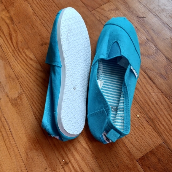 Women’s Bleu canvas Flat slip on Size 8 in Excellent Used Condition - Picture 6 of 8
